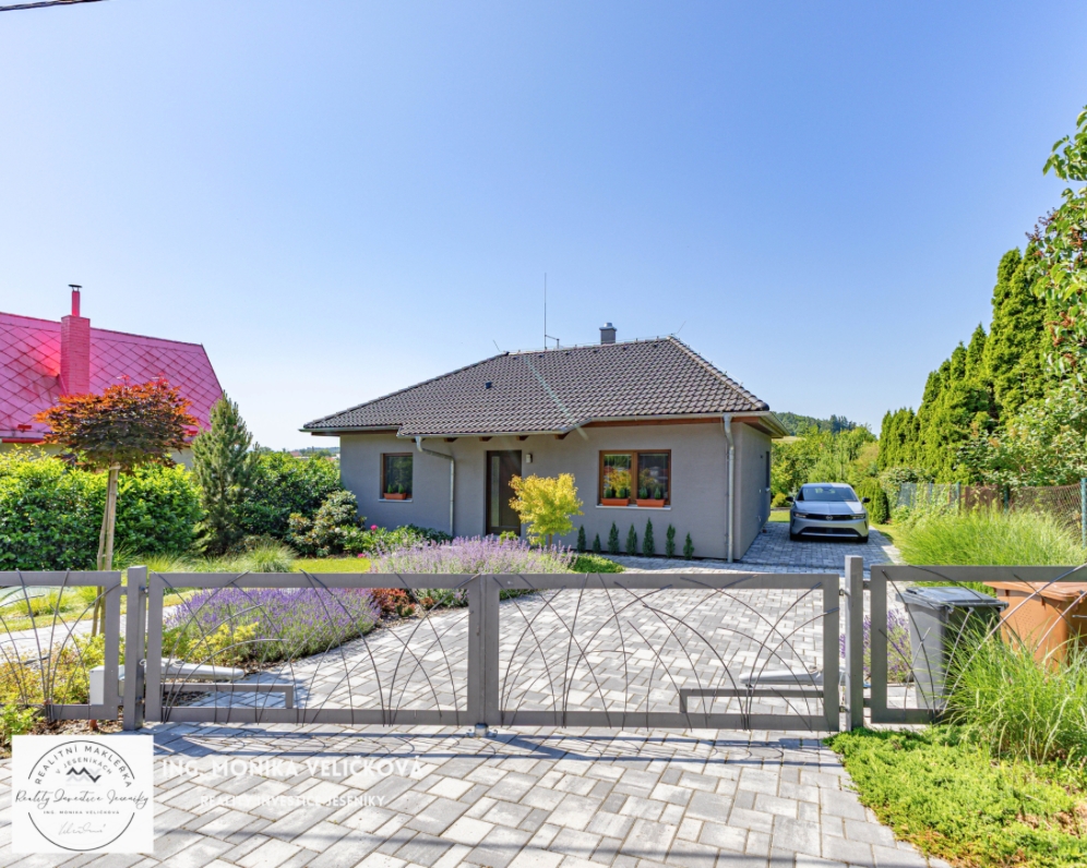 Dřevostavba v Dolní Lhotě u Ostravy, pozemek 947m2 a nádherná zahrada